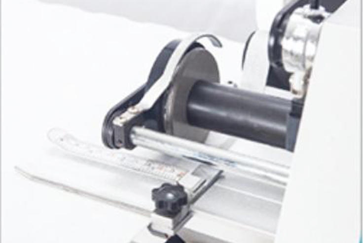 WJ-933 آلة القطع التلقائية لشريط القماش / قماش النسيج مع تعديل المرونة